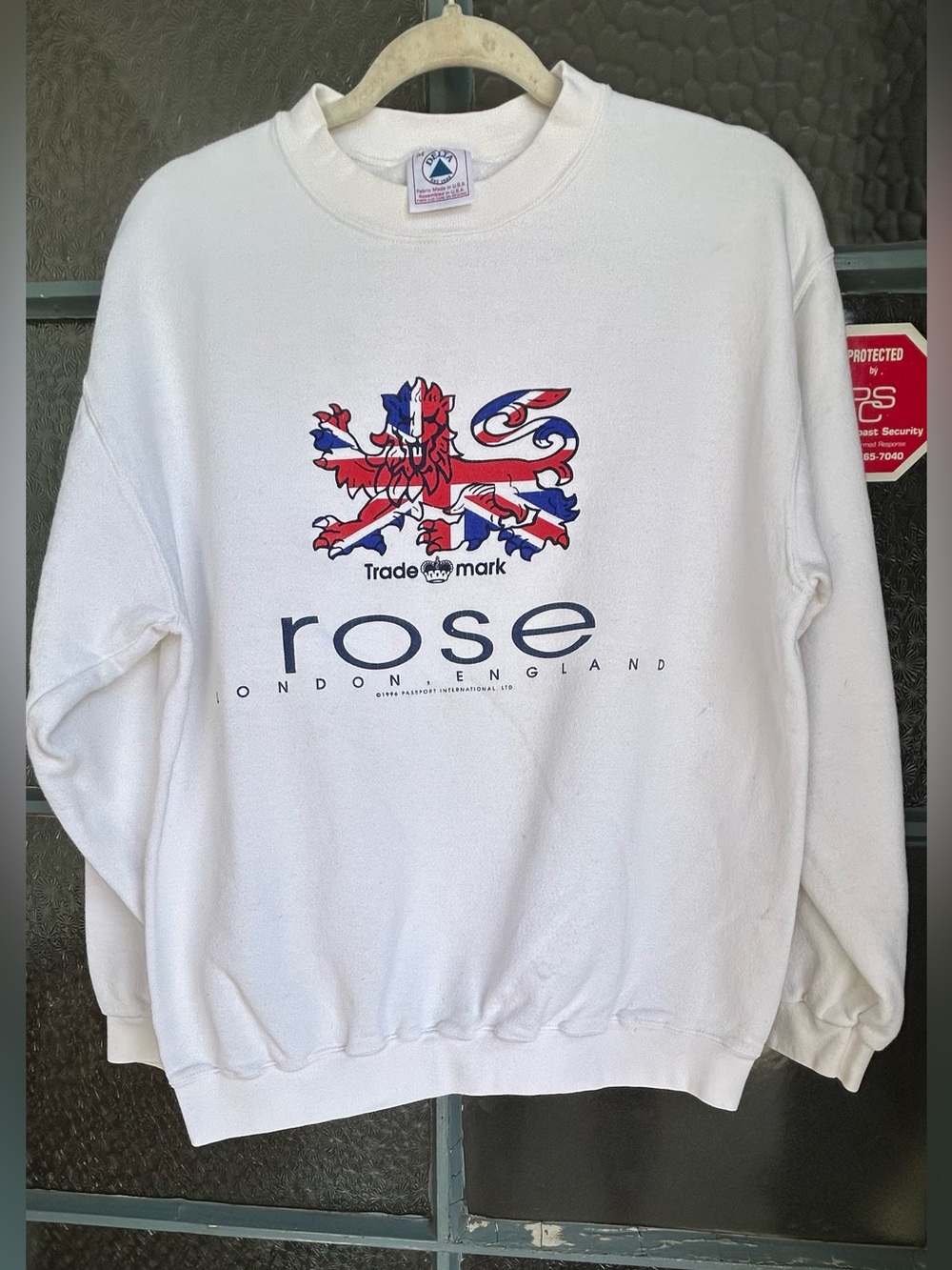 Vintage 1998 Rose London England Crest Crewneck Sweatshirt USA M 90s